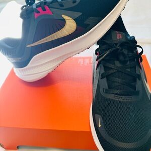 Nike Quest 5 Women’s Running Shoes – Size 9.5 – Black  – New (Box No Lid)